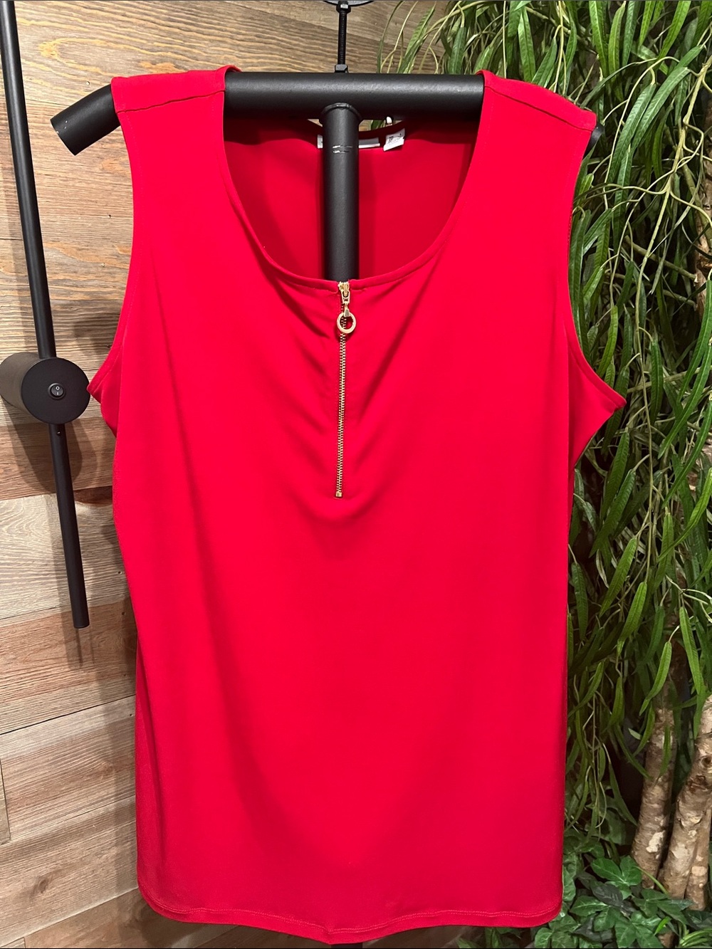 Susan Graver red 1/4 zip sleeveless slinky knit blouse tank. L